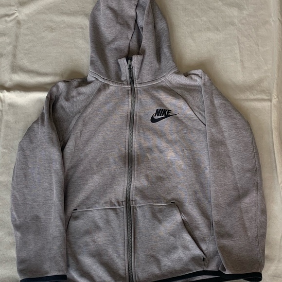 Nike Tech Fleece Zip Up Hoodie - Picture 2 of 2